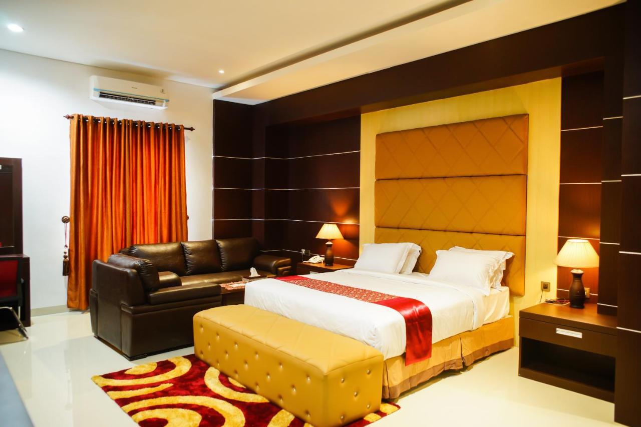 Singapore City Hotel Batu Bara Sungaibalai 外观 照片